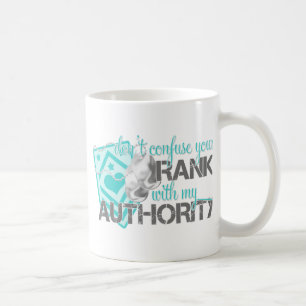 Mug Ne confondez pas votre rang avec mon autorité