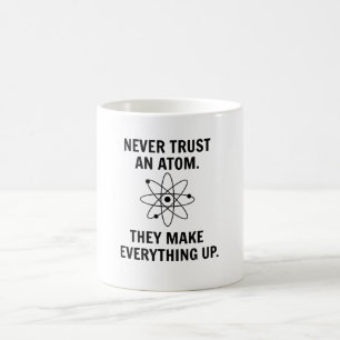 Mug Ne faites jamais confiance à un atome