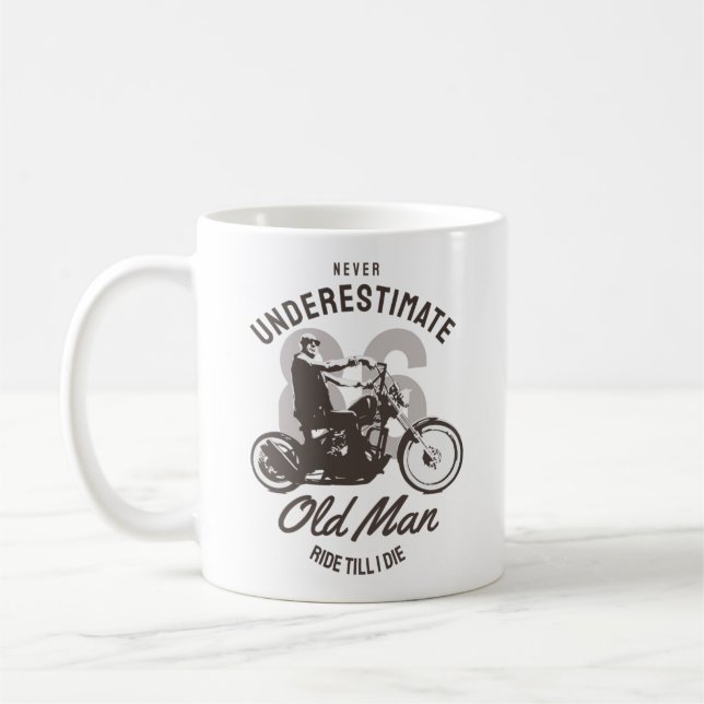 Mug Ne jamais sous-estimer un vieil homme (Gauche)