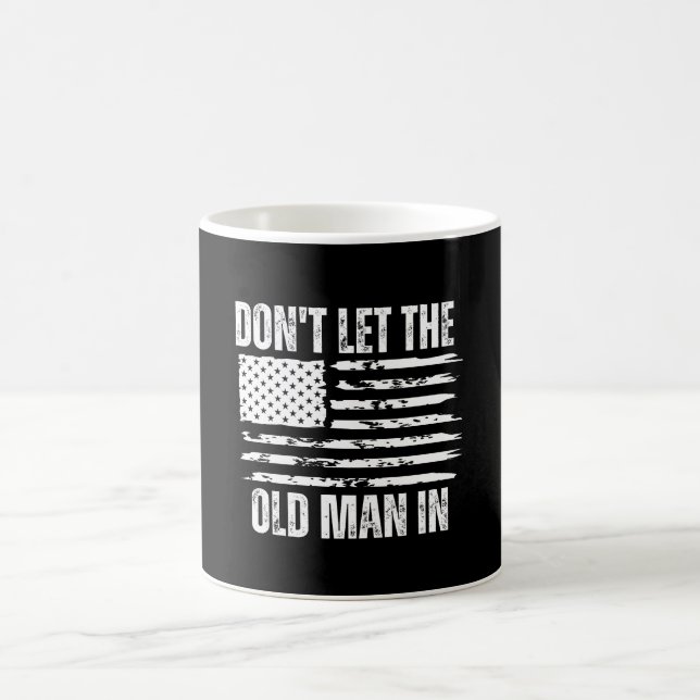 Mug Ne laissez pas le vieil homme au drapeau d'Amériqu (Centre)