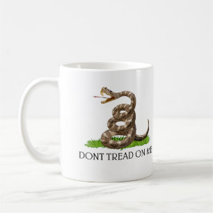 Mug Ne marchez pas sur moi le drapeau de révolution
