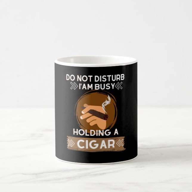 Mug Ne pas déranger Je suis occupé à tenir un Cigar (Centre)