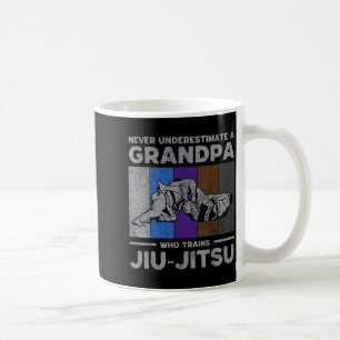 Mug Ne sous-estimez jamais un grand-père de jiu-jitsu