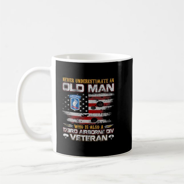 Mug Ne sous-estimez jamais un vieil homme 173e vete aé (Gauche)