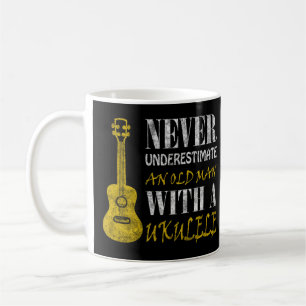 Mug Ne sous-estimez jamais un vieil homme avec un ukul