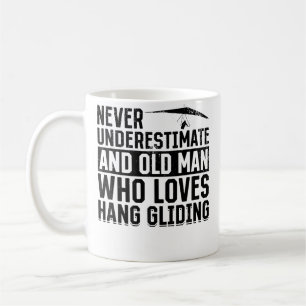 Mug Ne sous-estimez jamais un vieil homme qui aime le 