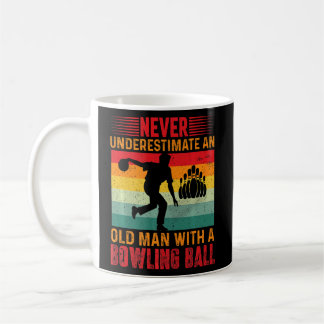 Mug Ne Sous-Estimez Jamais Un Vieux Homme Avec Une Bou