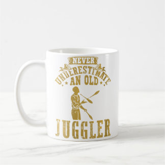 Mug Ne sous-estimez jamais un vieux jongleur jonglant