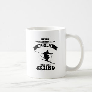 Mug Ne sous-estimez jamais un vieux type qui va skier