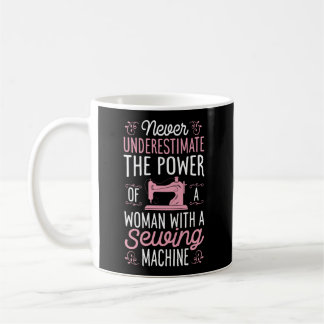 Mug Ne Sous-Estimez Jamais Une Femme Avec Une Machine 