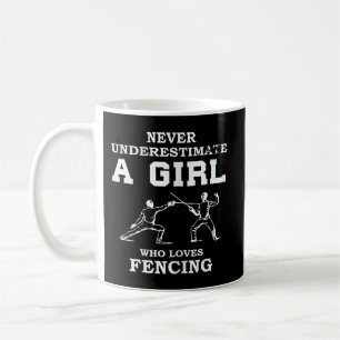 Mug Ne Sous-Estimez Jamais Une Fille Qui Aime Faire De