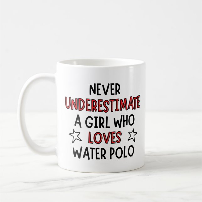 Mug Ne sous-estimez jamais une fille qui aime le water (Gauche)