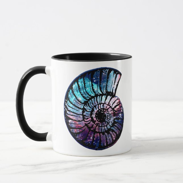 Mug Nebula avec étoiles dans un coquillage de Nautilus (Gauche)