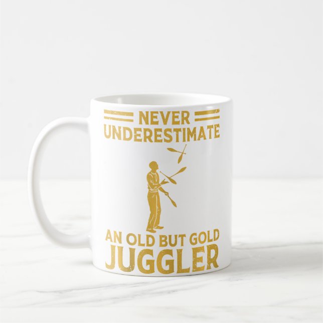 Mug Never Underestimate An Old Juggler Juggling Circus (Gauche)