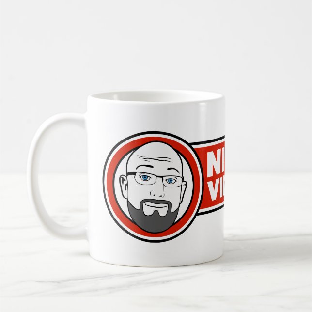 Mug Nick joue des jeux vidéo et boit du café (Gauche)