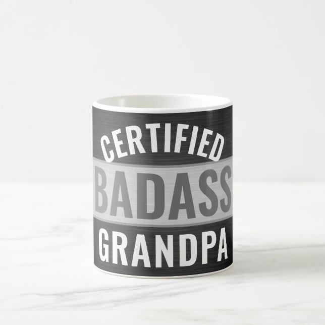Mug N'importe quel texte Badass Grandpa certifié noir  (Centre)