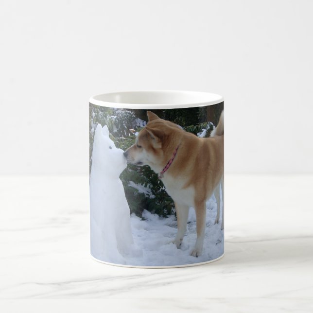 Mug Noël de baiser mignon de photo d'akita de bonhomme (Centre)