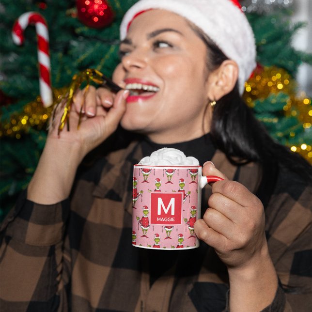 Mug Noël vintage Grinch | Ajoutez votre nom et initial (Person holding mug)