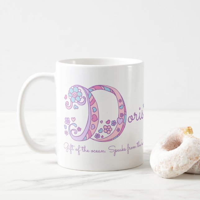 Mug Nom de Doris signifiant fleur cardiaque D monogram (Avec donut)