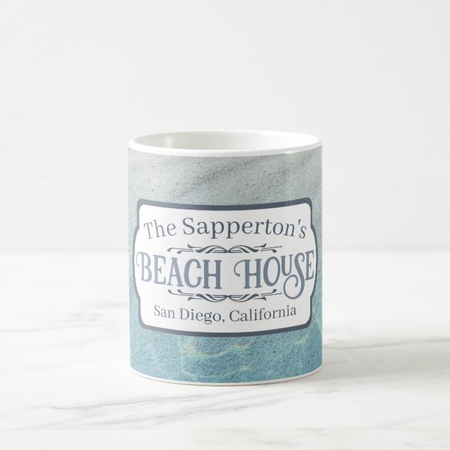 Mug Nom personnalisé Beach House Sable et eau (Centre)