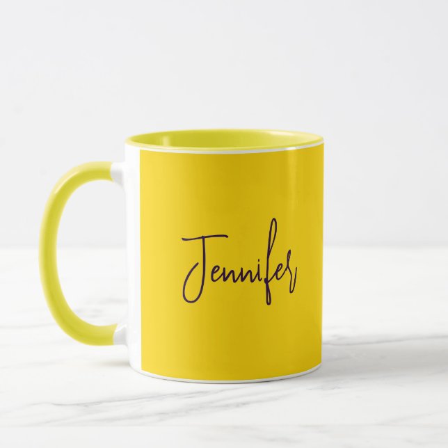 Mug Nom personnalisé jaune de texte pourpre (Gauche)