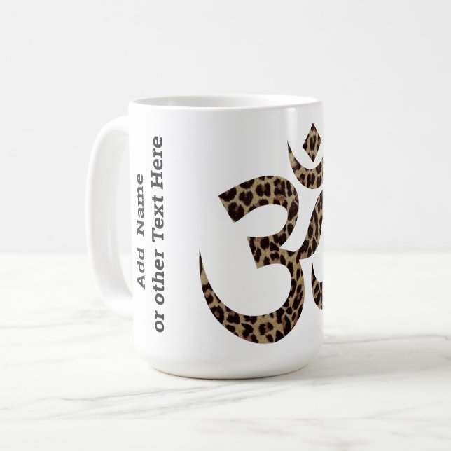 Mug Nom sur Empreinte de léopard Om Symbole 15oz Café  (Devant gauche)