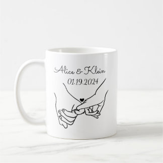 Mug Noms de couple personnalisés se tenant la main & D