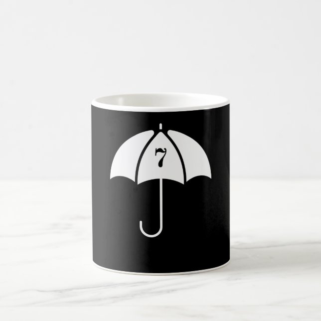 Mug Numéro 7 Académie des parapluies de Vanya inversée (Centre)