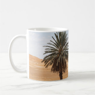 Mug Oasis du désert : Paysage des palmiers du Sahara.