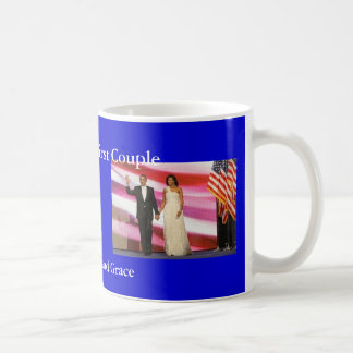 Mug Obamas dans la classe et la grâce vraies