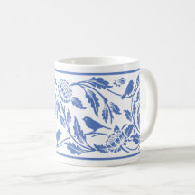 Oiseau bleu et blanc et boue de fleurs