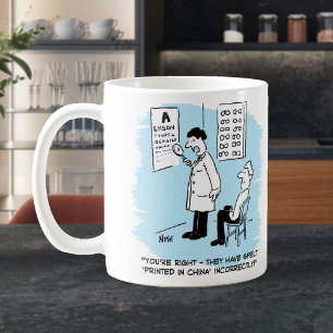 Mug Opticien faisant un examen de la vue