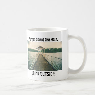 Mug Oubliez la boîte - pensez en dehors du dock de cru