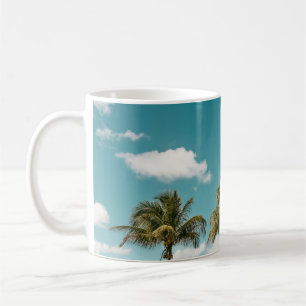 Mug Palmier vert sous ciel bleu le matin