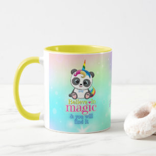 Mug Panda de licorne magique sur l'arrière - plan arc-