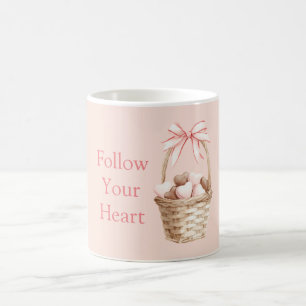 Mug Panier de coeurs en chocolat à la fraise avec un r