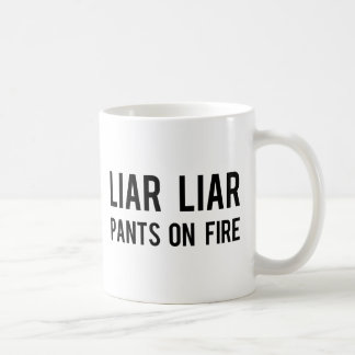 Mug Pantalon de menteur de menteur sur le feu