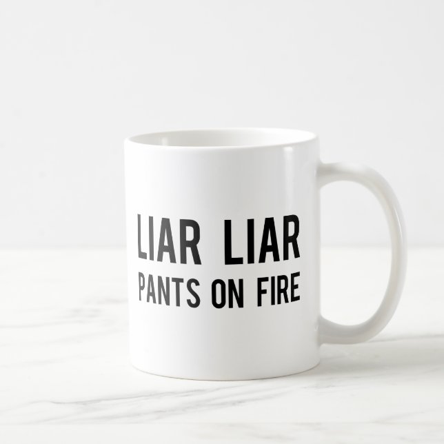 Mug Pantalon de menteur de menteur sur le feu (Droite)