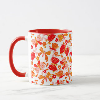 Mug Papillon mignon dans un jardin fleuri en orange ro