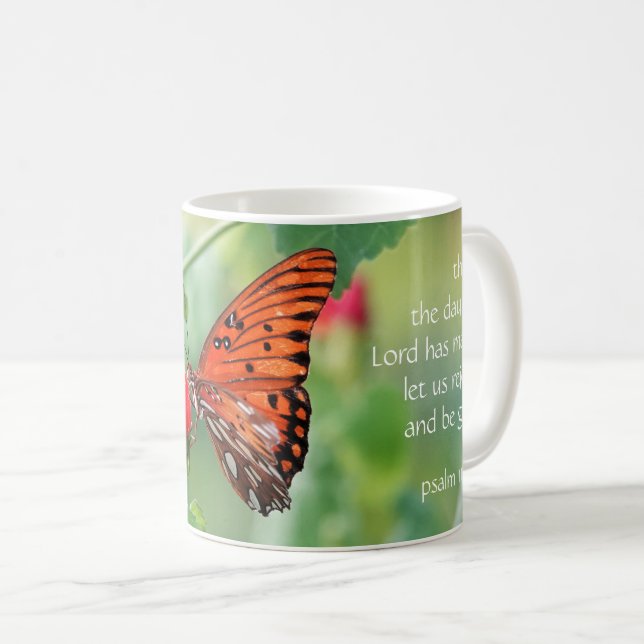 Mug Papillon sur les fleurs, w Verse de Psaume 118:24 (Devant droit)
