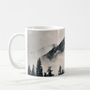 Mug Parc national Banff - montagnes brumeuses et forêt