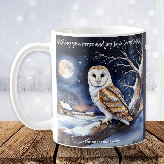 Mug Peace Joy Joyeux Noël Aquarelle de neige Barn Owl (A festive Christmas mug with an illustration of a barn owl in a winter snow scene at night)