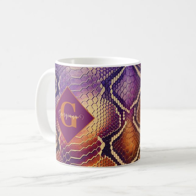 Mug Peau de serpent chatoyante en violet et or monogra (Devant gauche)
