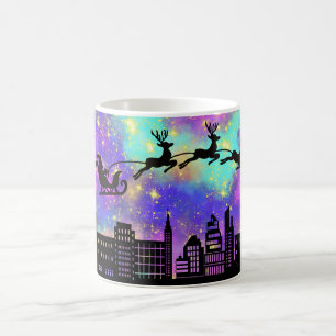 Mug Père Noël Sleigh and Reindeer survolent une ville