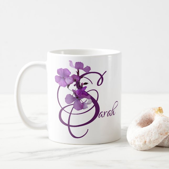 Mug Personnalisable Sarah nom fleurs pourpres boho ten (Avec donut)