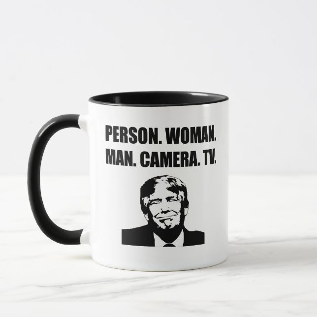Mug Personne. Femme. Mec. Caméra. La télé. Anti-Trump (Gauche)