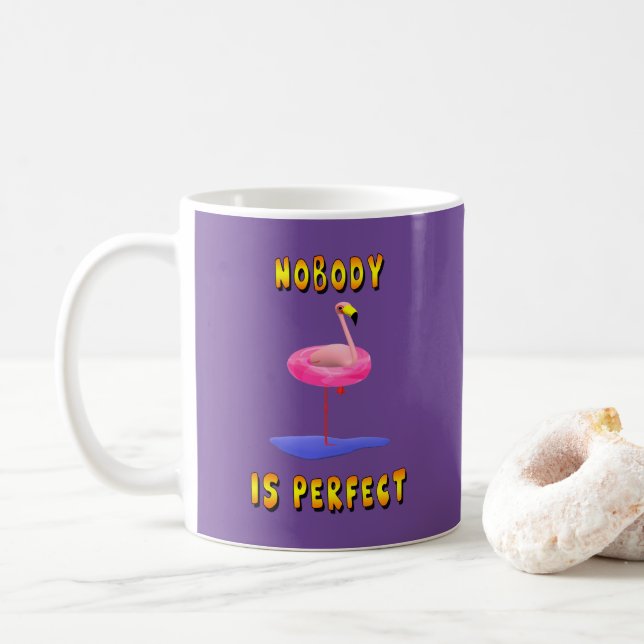 Mug Personne n'est parfait - flamant avec anneau de na (Avec donut)