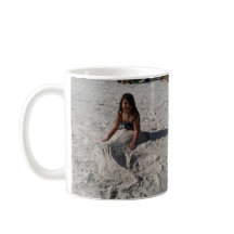 petite sirène sur la plage par des bbillips