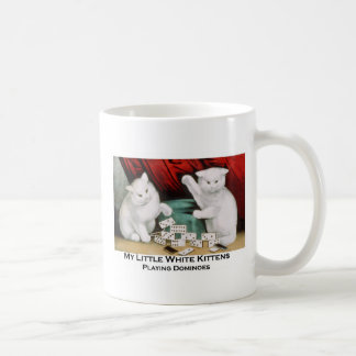 Mug Petits chatons blancs jouant des dominos