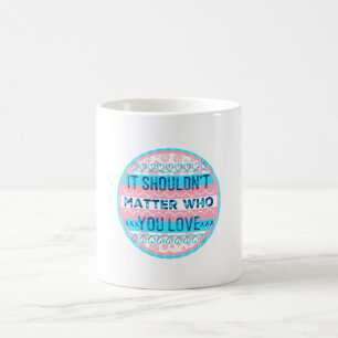 Mug Peu importe qui vous aimez les couleurs trans